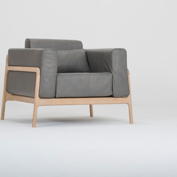 Tumehall pühvlinahast tugitool, mille konstruktsioon on valmistatud täispuidust tammest. Fawn - Gazzda-image-4