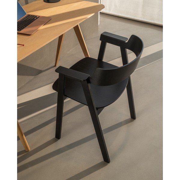 Must söögitool tammepuidust käetugedega Flip – Gazzda-image-1