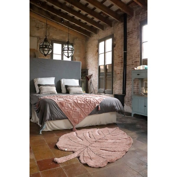 Roosa pestav käsitsi kootud puuvillane laste vaip 120x180 cm Monstera Vintage Nude - Lorena Canals-image-1