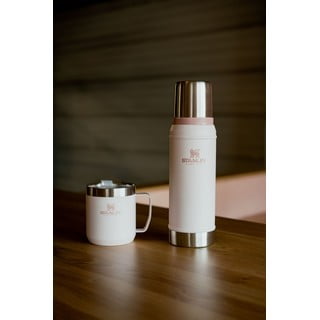 Heleroosa termos koos tassiga 750 ml Legendary Classic - Stanley