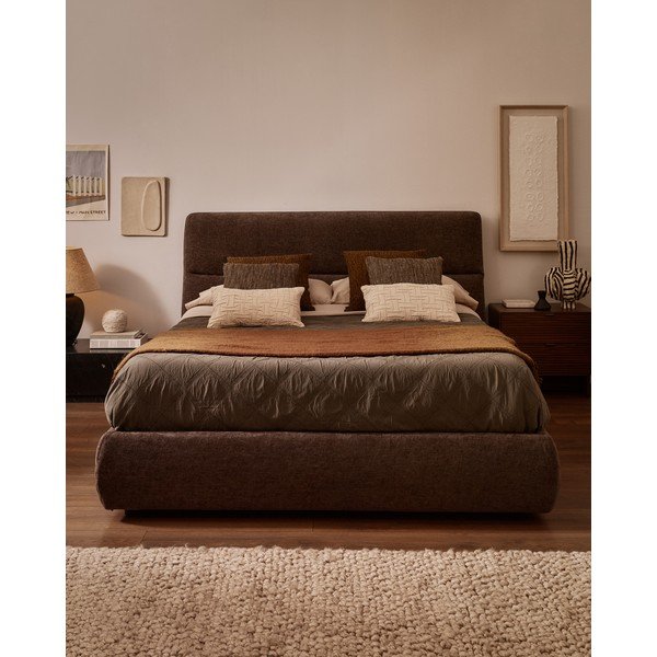 Tumepruun polsterdatud kaheinimesevoodi šenillkangast panipaiga ja liistudest voodipõhjaga 180x200 cm Dafra - Kave Home-image-1