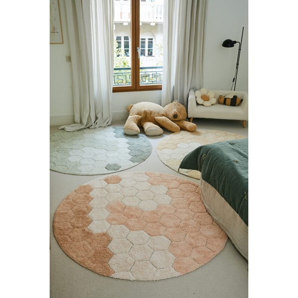 Heleroosa pestav käsitsi kootud puuvillane ümmargune vaip ø 140 cm Honeycomb Rose - Lorena Canals-image-3