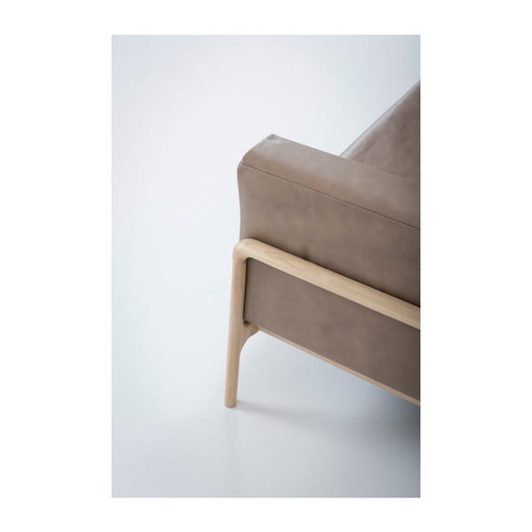 Helepruun buffalo nahast diivan täispuidust tamme konstruktsiooniga , 240 cm Fawn - Gazzda-image-2