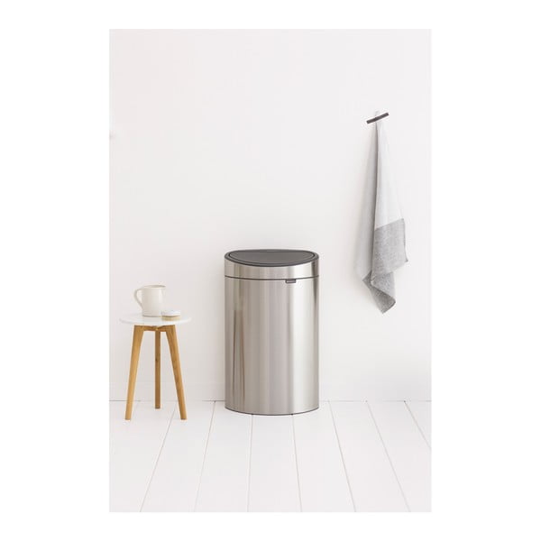 Matt hõbedane puutetundlik terasest prügikast 40 l Touch Bin – Brabantia-image-3