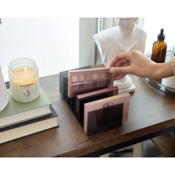 Matt must kosmeetikatoodete korraldaja vannitoas, mis on valmistatud taaskasutatud plastikust Palette Station - iDesign-image-4