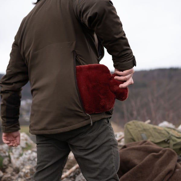 Punane mikrofliisist termofoor 1,8 l Classic - Hugo Frosch-image-1