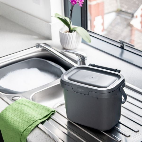 Must taaskasutatud plastikust kompostitavate jäätmete konteiner 24,5 x 18,5 x 19 cm - Addis-image-3