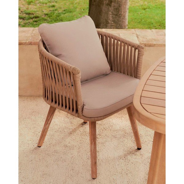 Aiatool on valmistatud akaatsiapuidust ja beežist polstriga. Hemilce - Kave Home-image-1