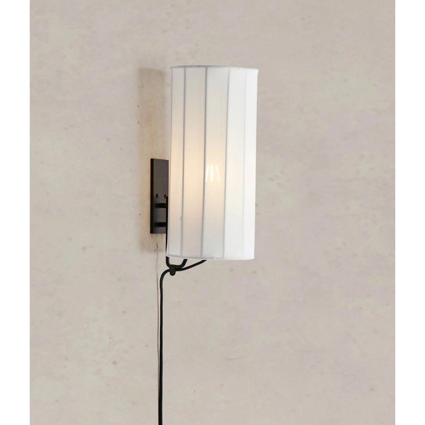 Must-valge seinavalgusti pistikupesale Hikari - Markslöjd-image-1