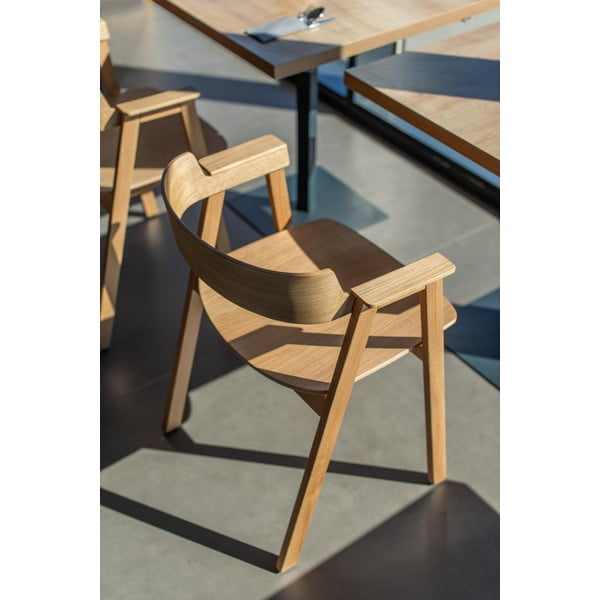 Tammepuidust söögitool koos käetugedega Flip – Gazzda-image-2