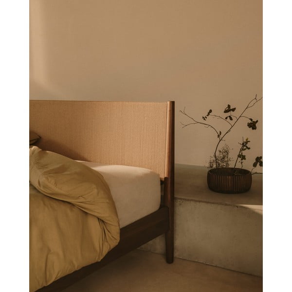 Tumepruun pähklipuidust kaheinimesevoodi koos voodipõhjaga 180x200 cm Elan - Kave Home-image-2