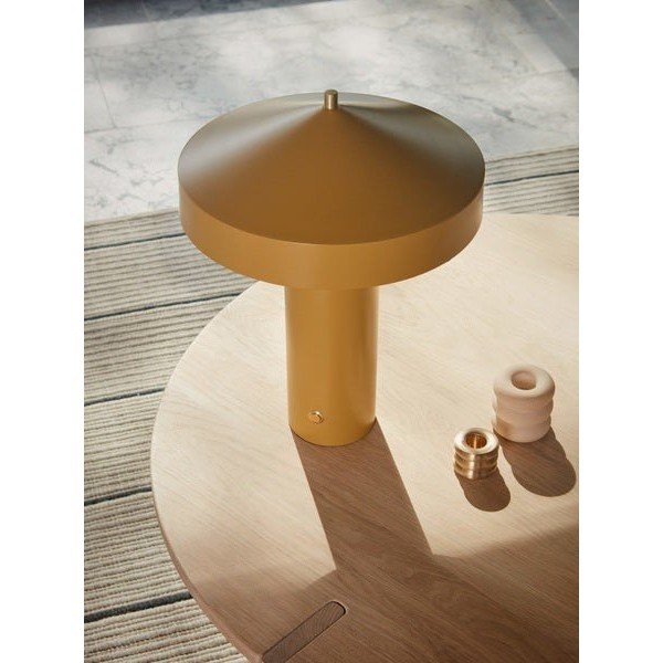 Ookerkollane metallist laualamp (kõrgus 41 cm) Hatto - OYOY Living Design-image-2