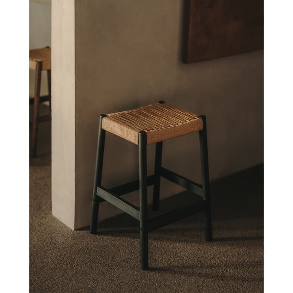 Tammepuust baaritoolid mustad-puiduvärvi 2 tk (istme kõrgus 66 cm). Yalia - Kave Home-image-1