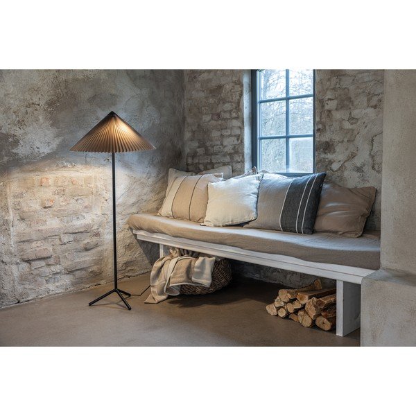 Must-hall põrandavalgusti tekstiilist varjuga (kõrgus 140 cm) Plisado - Markslöjd-image-2