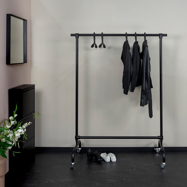 Mustast metallist ratastega riietehoidja Luuk - Spinder Design-image-3