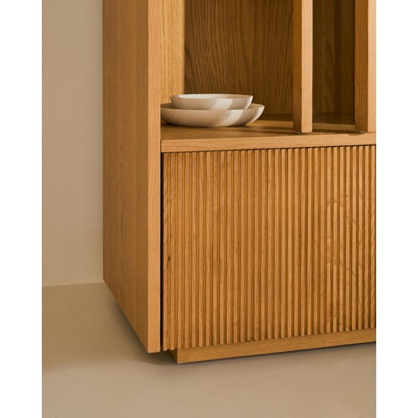 Tammespoonist lükandustega vitriinkapp 100x174x40 cm Helvine - Kave Home-image-4