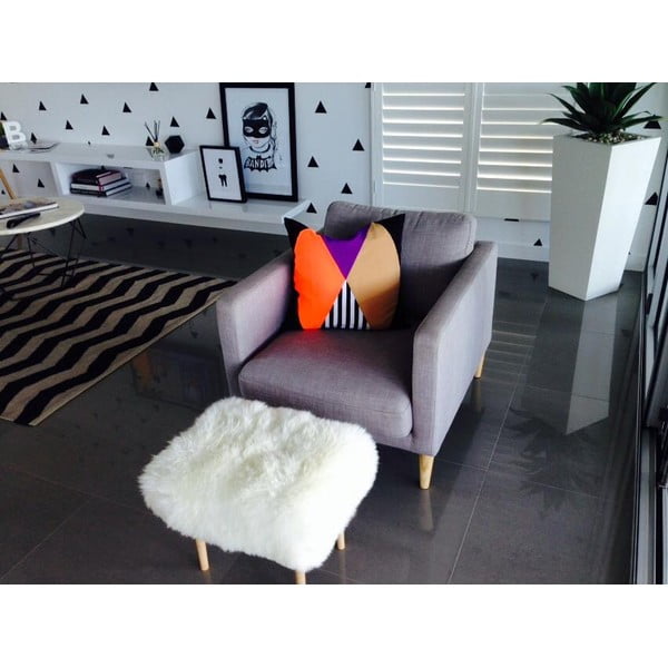 Stolička z ovčí kůže Nia Cerise-image-1