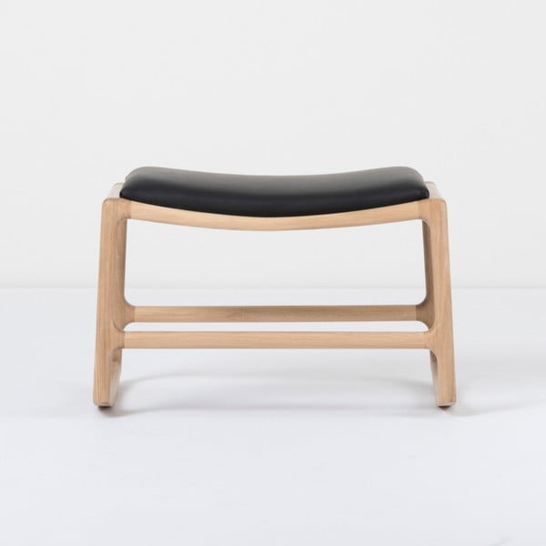 Massiivse tammepuust konstruktsiooniga ja musta pühvlinahaga osman. Dedo - Gazzda