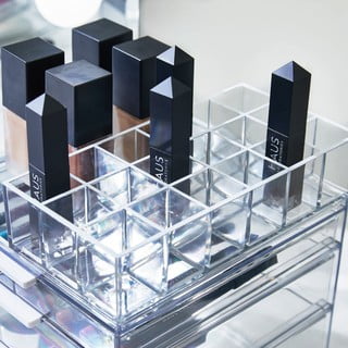 Taaskasutatud plastikust vannitoakomplektide organiseerija Lip Station - iDesign
