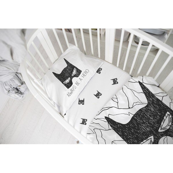 Must-valge puuvillasatiinist laste voodipesu 60x120 cm Be a Hero - Butter Kings-image-1