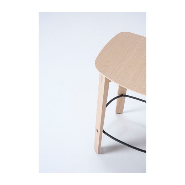 Looduslik madal baarijalg, mis on valmistatud tammepuidust Nora - Gazzda-image-1