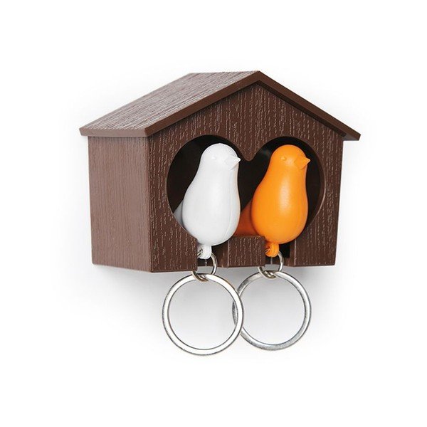 Hnědý věšáček na klíče sbílou a oranžovou klíčenkou Qualy klíčenkami Duo Sparrow-image-1