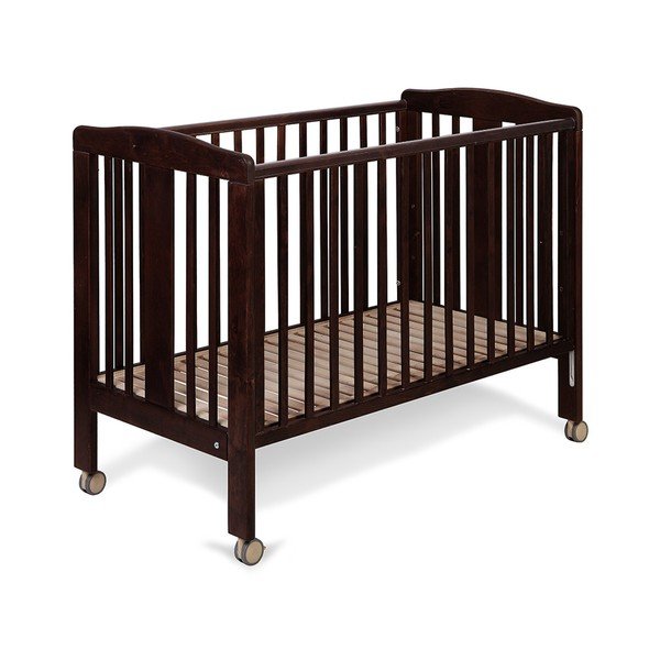 Tmavě hnědá postýlka na kolečkách s polohovatelnou bočnicí YappyKids Qu, 120 x 60 cm-image-1