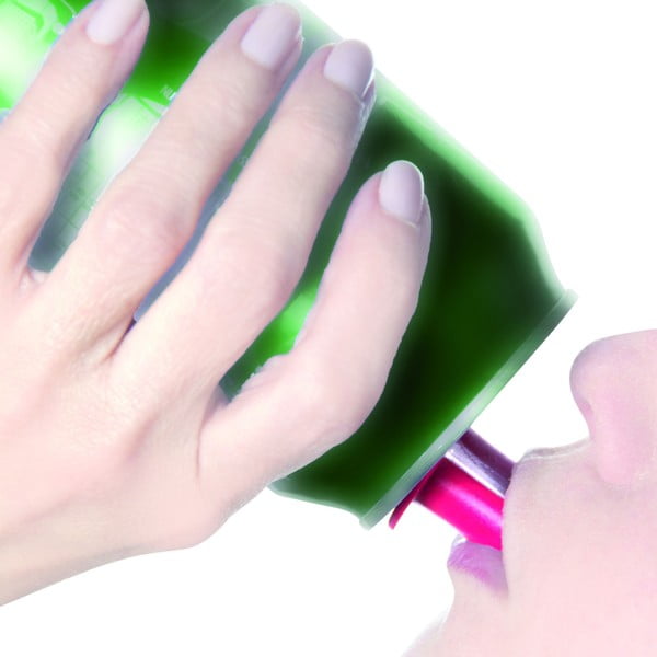 Násada pro bezpečné pití z plechovky Spout
