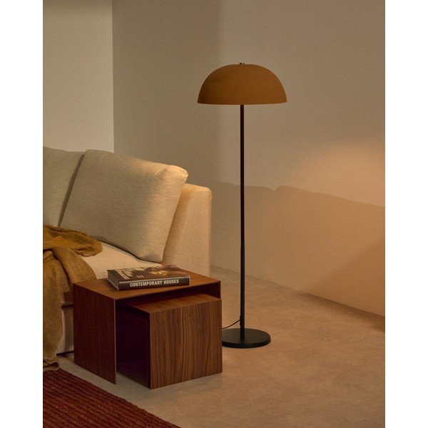 Terrakottapunane põrandalamp metallist varjuga (kõrgus 140 cm) Nibla - Kave Home-image-1