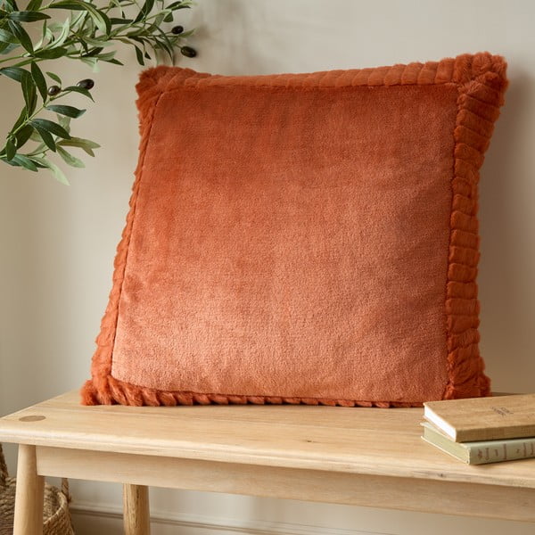 Mikroplüüsist dekoratiivpadi 55x55 cm Velvet and Faux Fur - Catherine Lansfield-image-1