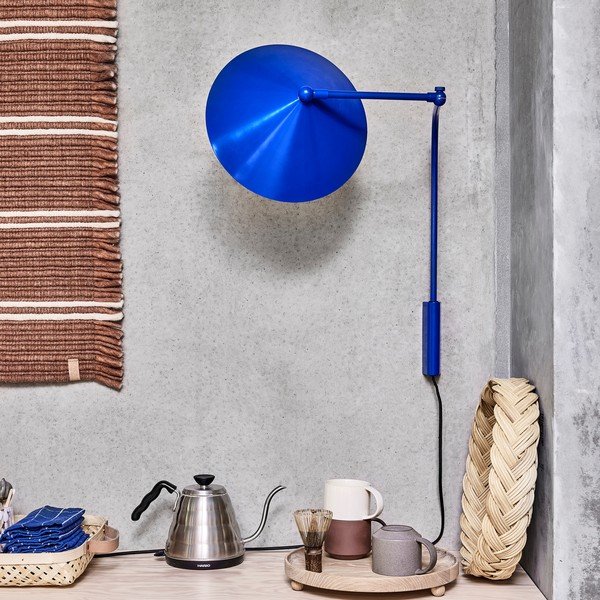 Sinine metallist seinavalgusti pistikupesa jaoks Kasa - OYOY Living Design-image-1