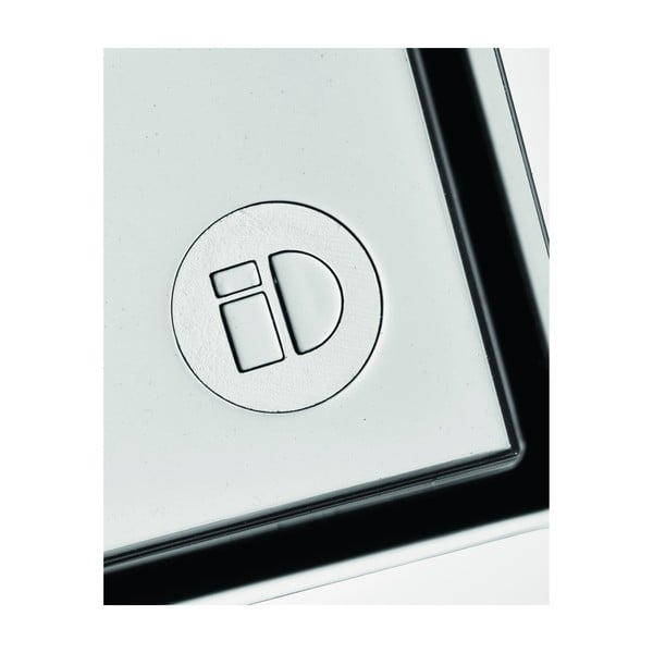 Matt must kosmeetikatoodete korraldaja vannitoas, mis on valmistatud taaskasutatud plastikust Nail Station - iDesign-image-3