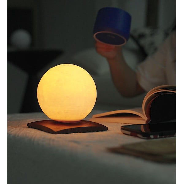 Tumepruun pähklipuidust LED laualamp (kõrgus 13 cm) Smart LunaSpin - Gingko-image-1