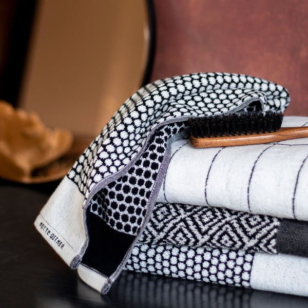 Must-valge puuvillane vannirätik 70x140 cm Grid - Mette Ditmer Denmark-image-1