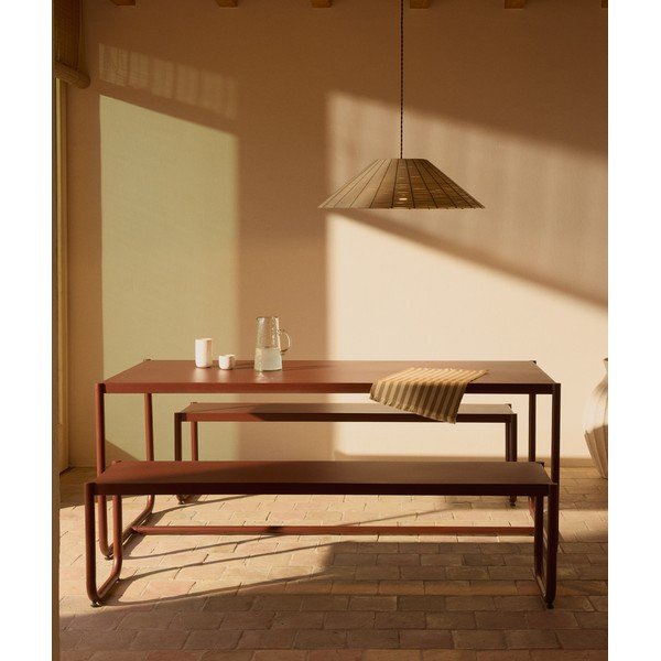 Burgundia värvi metallist aiasöögikomplekt neljale inimesele Sotil - Kave Home-image-1