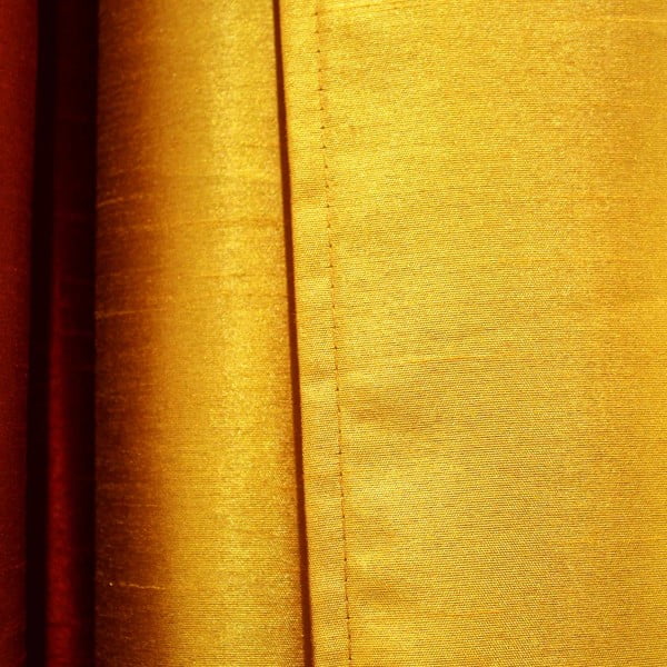 Kollane mikrosatiinist kardin 140x240 cm Shana - douceur d'intérieur-image-4