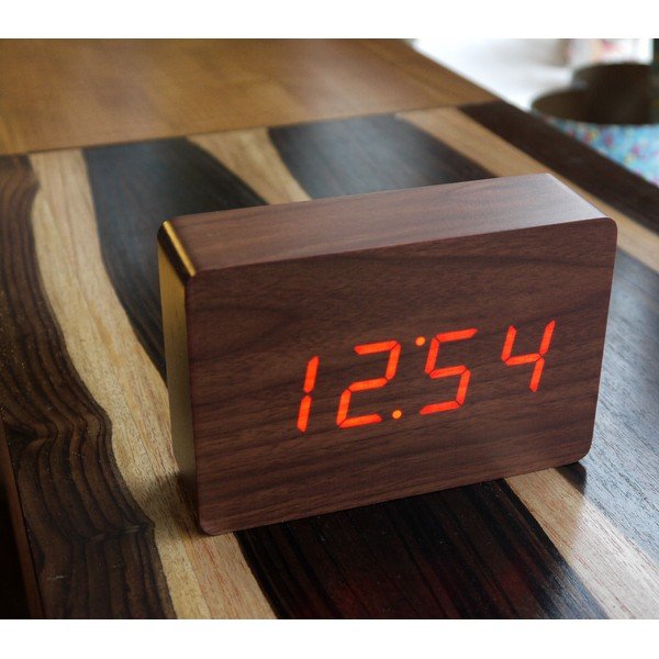 Hnědý budík s červeným LED displejem Gingko Brick Click Clock-image-1