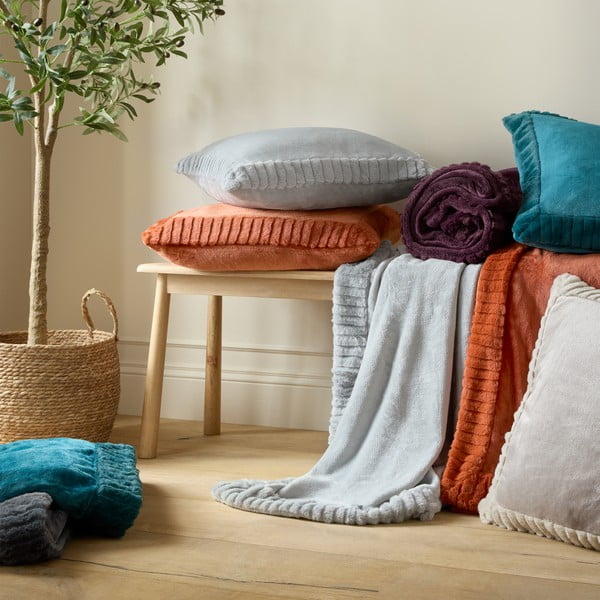 Mikroplüüsist dekoratiivpadi 55x55 cm Velvet and Faux Fur - Catherine Lansfield-image-4