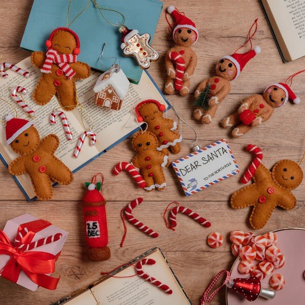 Käsitsi valmistatud tekstiilist jõulukaunistused, 2 tk, 6,5 cm Gingerbread Couple – Sass & Belle-image-1