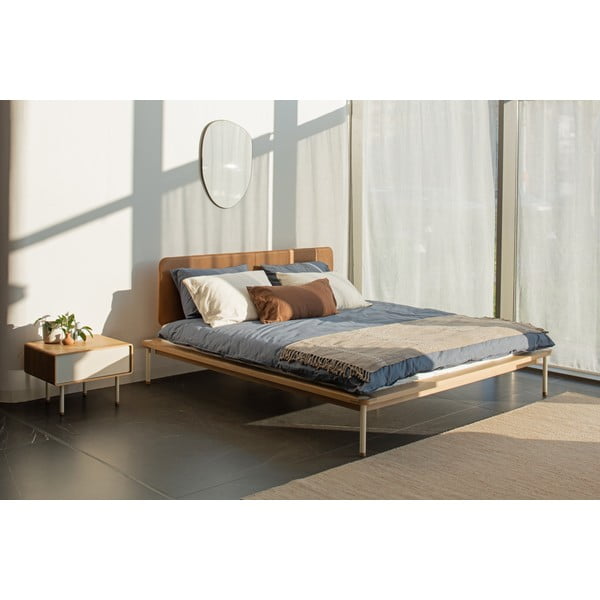 Pruun/füüsiline tammepuust kaheinimesevoodi koos võrega 160x200 cm Fina - Gazzda-image-1