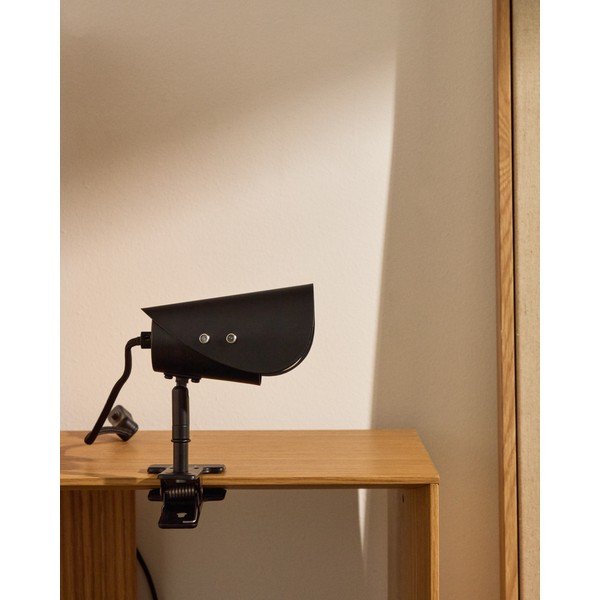 Must metallist klambriga laualamp (kõrgus 16 cm) Jula - Kave Home-image-3