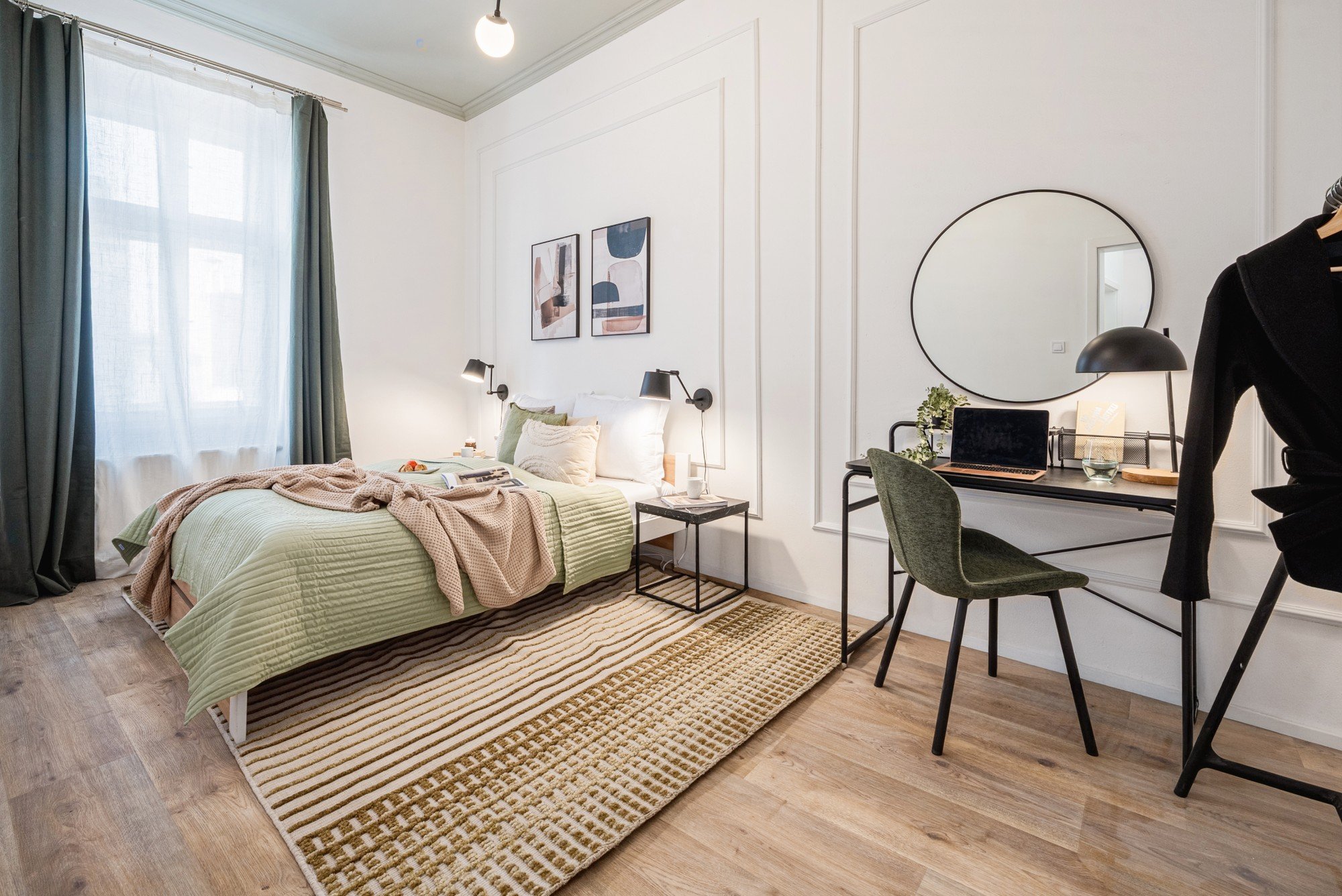 Rakendus kinnitab, et isegi üks tuba võib tunduda õhuline, rahulik ning samal ajal pakkuda täisväärtuslikku kohta töötamiseks ja lõõgastumiseks.